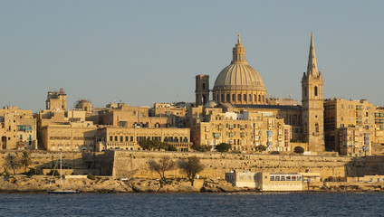 Fototapeta na wymiar Sommer Insel Malta Meer Herbst Warm Urlaub Travel Abenteuer Boot Motorrad Stadt