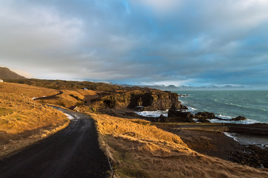 Iceland, Snaefellsjokull-Nationalpark, Hellnar, Snaefellsnes Peninsula at early morning