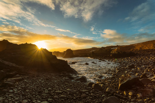 Iceland, Snaefellsjokull-Nationalpark, Hellnar, Smelliness Peninsula at early morning