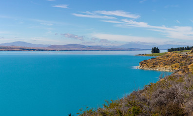 Fototapeta na wymiar turquoise water of lake Pukaki, New Zealand