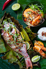 Red snapper baked in banana leaf, papaya salad and rice