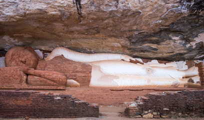 Sleeping Buddhism statue at the Pidurangala mountain. Sigiriya Sri Lanka.