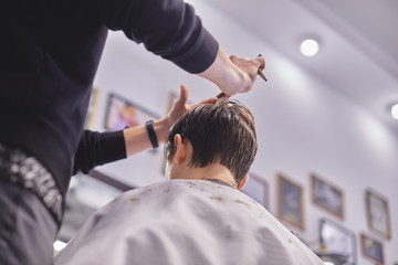 Obraz na płótnie Canvas Man haircut in barbershop