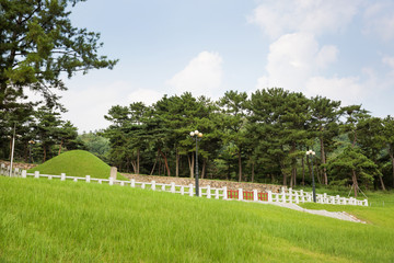 Royal Tomb of Queen Heo is a grave of the Gaya era in Gimhae-si, Korea.