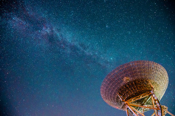 Radio telescopes and the Milky Way at night