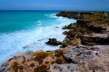 Cliffs over the Sea, Bluffs
