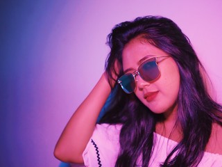Fototapeta premium portrait of young woman with sunglasses