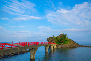 新潟県上越市　能生海岸にある弁天島