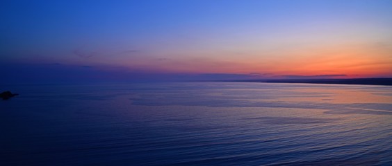 Fototapeta na wymiar 北の岬に沈む夕日の情景＠北海道