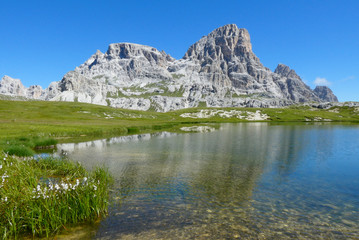 Fototapeta na wymiar Beautiful italian lake in the mountains, dolomites landscape