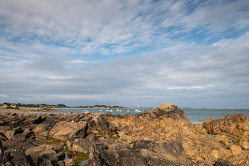 Plage et rochers en Bretagne