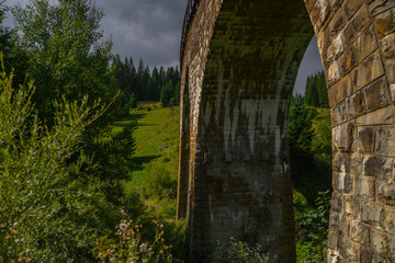 Fototapeta na wymiar old stone bridge in the forest