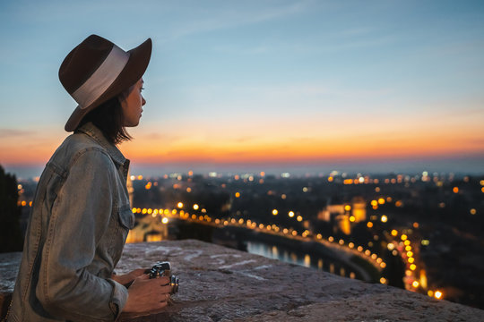 Fototapeta Young tourist looking at night view