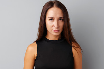 Obraz premium Portrait of a woman looking mad and disappointed