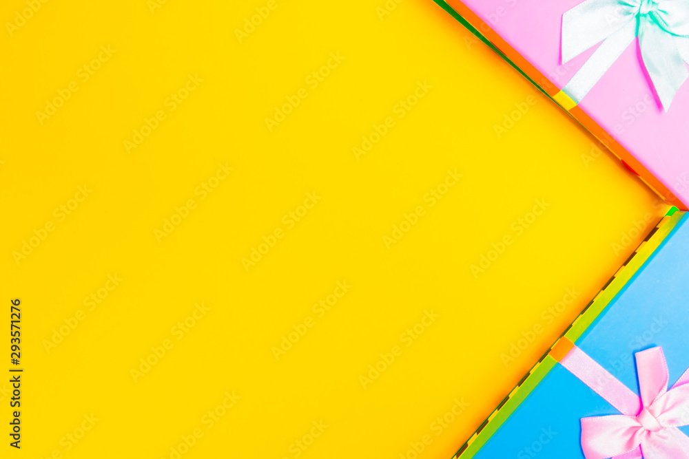 Aufkleber colored boxes with ribbons on a colorful background. view from above.
