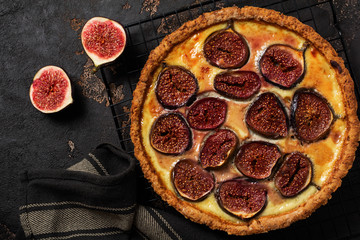 Homemade quiche tart with figs, cream cheese and honey on dark brown background. Vintage style. Top view. - obrazy, fototapety, plakaty