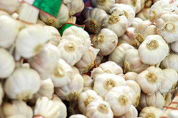 Knoblauch auf verkaufsfläche