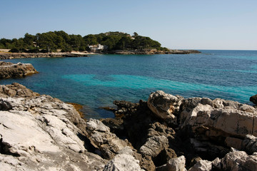 Fototapeta na wymiar Strand und Felsenküste auf Mallorca