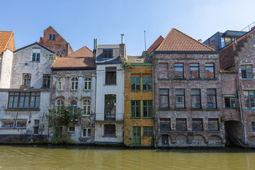 Fototapeta na wymiar Romantic houses along the river canal in the old city of Europe