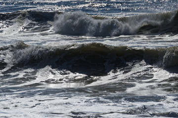 brechende Wellen am Strand