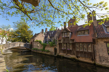 Fototapeta na wymiar Romantic houses by the riwer canal in Brugge, Belgium