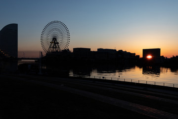 早朝の横浜大観覧車
