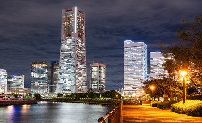 横浜　運河パークとみなとみらい　夜景
