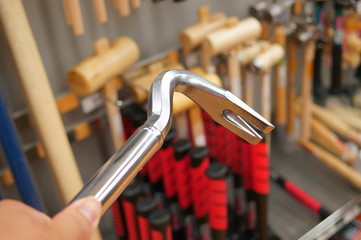 Choose the crowbar of DIY tools at the shop