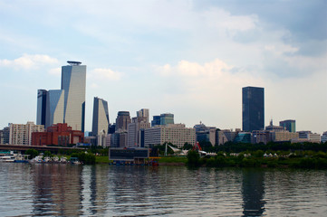 Obraz premium View to Yeoeuido buildings from the Hang river