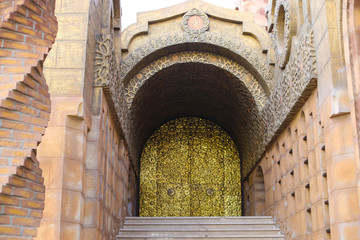entrance to the Mosque Masjid El-Fateh. Colorful Mosque Masjid alsahaba Sharm El Sheikh in old town