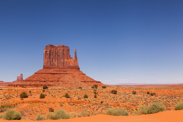 Paisaje de el Monument Valley el día soleado