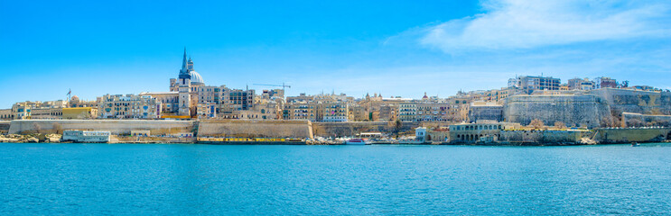 Fototapeta na wymiar Beautiful landscape with a panoramic view of the Valletta