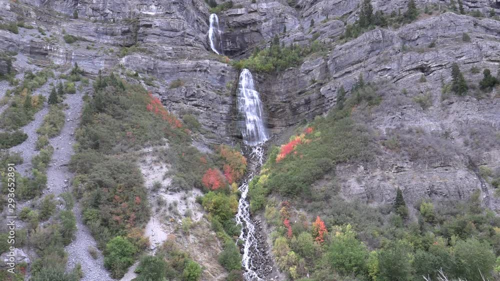 Wall mural Scenic Bridal Veil Falls Utah in Autumn