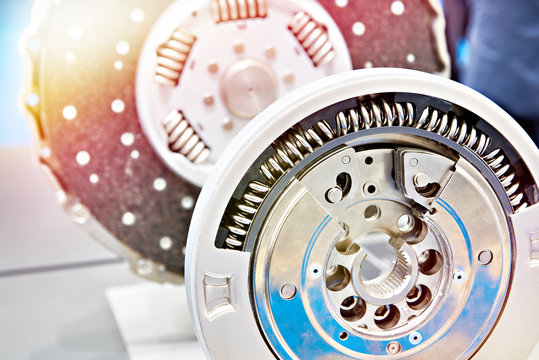 Dual mass flywheel for gybrid cars