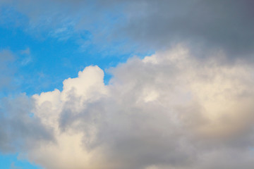 Fototapeta premium dramatic cumulus clouds background