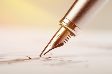 Signing a signature with a fountain pen