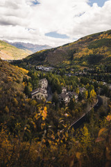 Fototapeta na wymiar Landscape view of the town of Vail during autumn. 