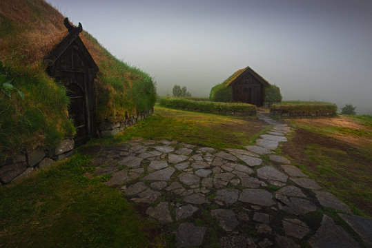Traditional turf viking's house. &THORN;j&oacute;&eth;veldisb&aelig;rinn St&ouml;ng