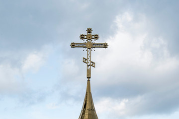 Fototapeta na wymiar Construction of the cross on the Orthodox Church under construction