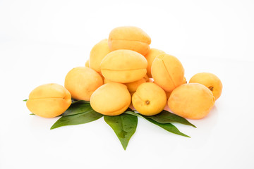 Fototapeta na wymiar fresh apricot isolated on white background