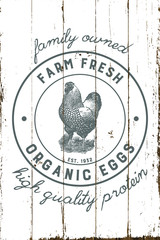 Vintage Farmhouse Organic Eggs Sign with Shiplap Design - obrazy, fototapety, plakaty