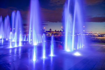 The illuminated fountains and the city of Quebec beyond