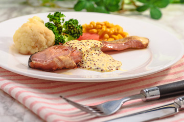 鮭のマスタードソース