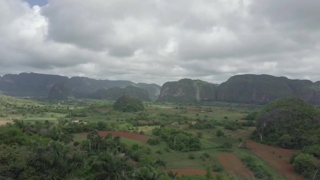 Drone Shoot Mountains of Cuba / VI&Ntilde;ALES