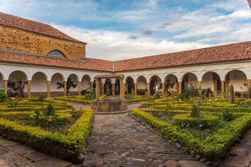 Fototapeta premium Colonial garden with a well in an old monastery