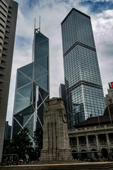 Naklejka premium 香港のビル群と曇天の空