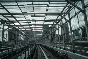 ゆりかもめ東京臨海新交通臨海線から見えるレインボーブリッジ