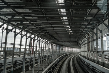 ゆりかもめ東京臨海新交通臨海線から見えるレインボーブリッジ