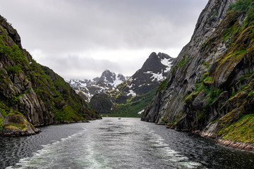 river in mountains