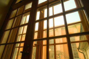 ストックホルムの住宅の窓からの景色